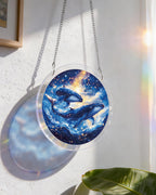 Attrape-soleil lumineux des baleines jumelles du cosmos – Décoration de fenêtre en acrylique