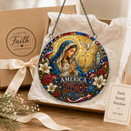 Décoration à suspendre pour fenêtre en acrylique America 250 – Ornement patriotique de style vitrail Madonna et enfant 1776–2026