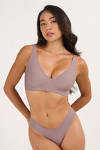 Soutien-gorge sans couture sans armatures push-up décolleté en V profond à coussinets en gel