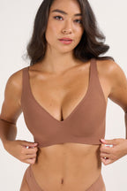 Soutien-gorge sans couture sans armatures push-up décolleté en V profond à coussinets en gel