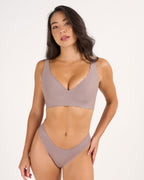 Soutien-gorge sans armature push-up sans couture à armatures de gel, en V profond et festonné