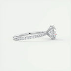 Bague ovale avec halo de moissanite
