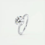 Bague ovale avec halo de moissanite