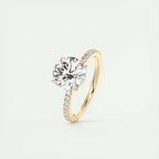 Bague ovale avec halo de moissanite