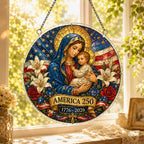 Ornement Suspendu en Acrylique America 250 – Vierge Marie et Enfant Jésus, Décoration Vitrail Patriotique, Cadeau Souvenir Commémoratif 1776–2026