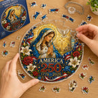Décoration à suspendre pour fenêtre en acrylique America 250 – Ornement patriotique de style vitrail Madonna et enfant 1776–2026